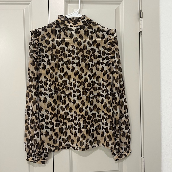 LEOPARD SHIRT Ruffle Shoulder - Picture 7 of 9